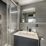 Spacieux Avec Acces Bien-etre, Proche Des Pistes Et Du Centre De - Fr-1-569-46 Apartment