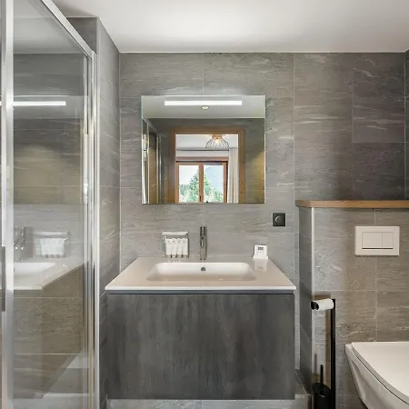 Apartment Spacieux Avec Acces Bien-etre, Proche Des Pistes Et Du Centre De - Fr-1-569-46 *